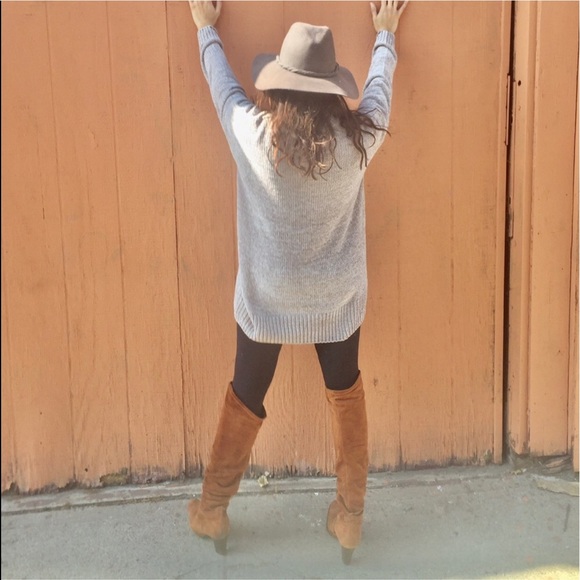 2367. 🛑AT COST ! CHENILLE LAST 3! soft lightweight gray grey silver sweater - Picture 3 of 8